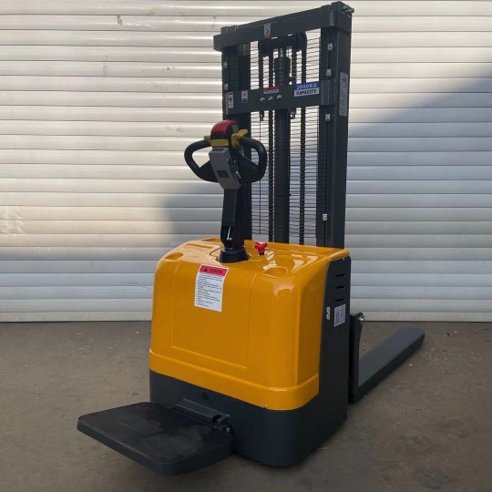 1.5 Ton Electric Stand-on Stac - огляд і ціна Electric Forklift