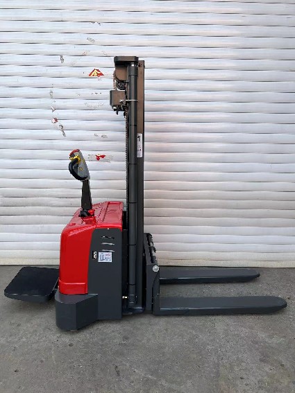 1.5 Ton Electric Stand-on Stac - огляд і ціна Electric Forklift