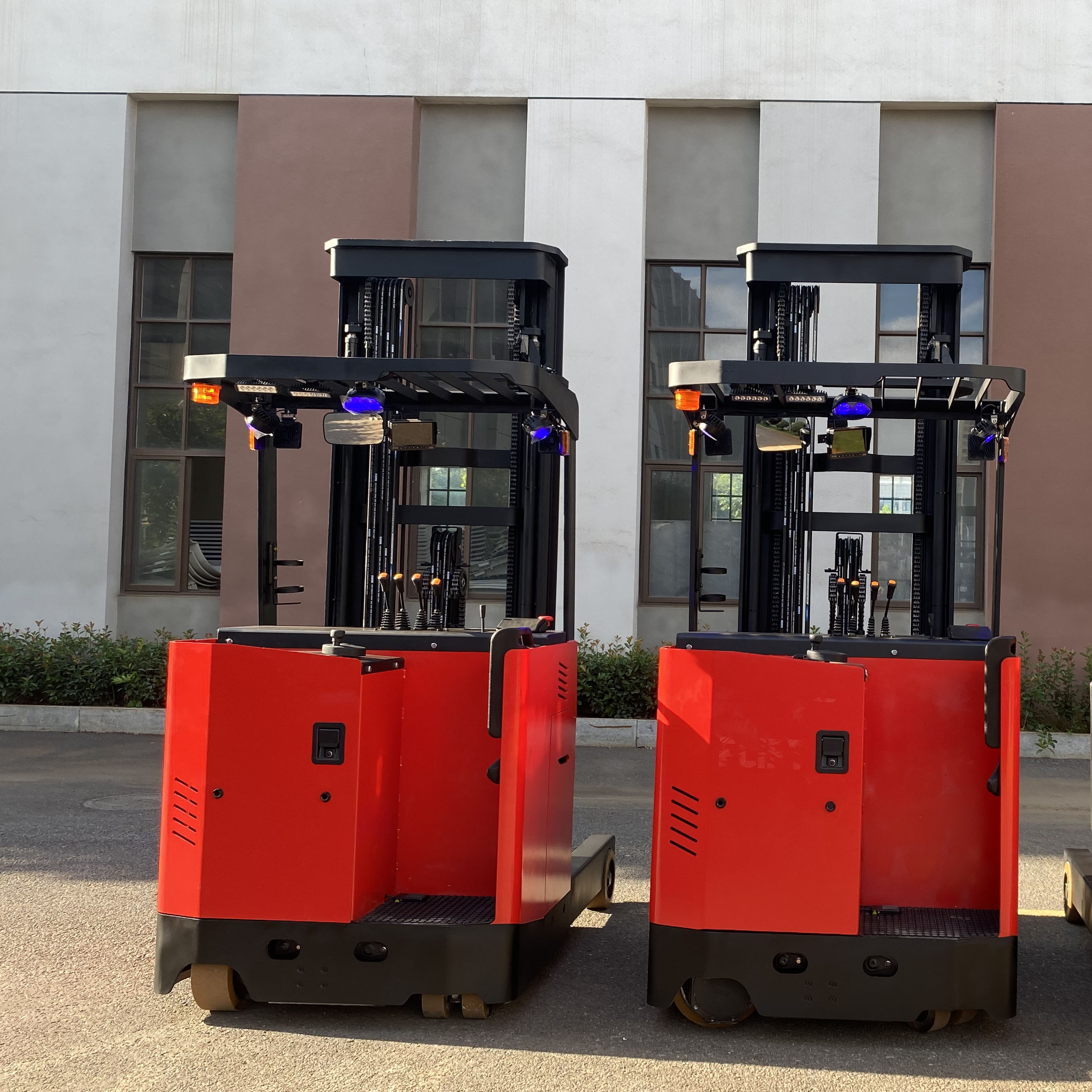 1.6T 1600KG Fork Scissor Type  - огляд і ціна Electric Forklift